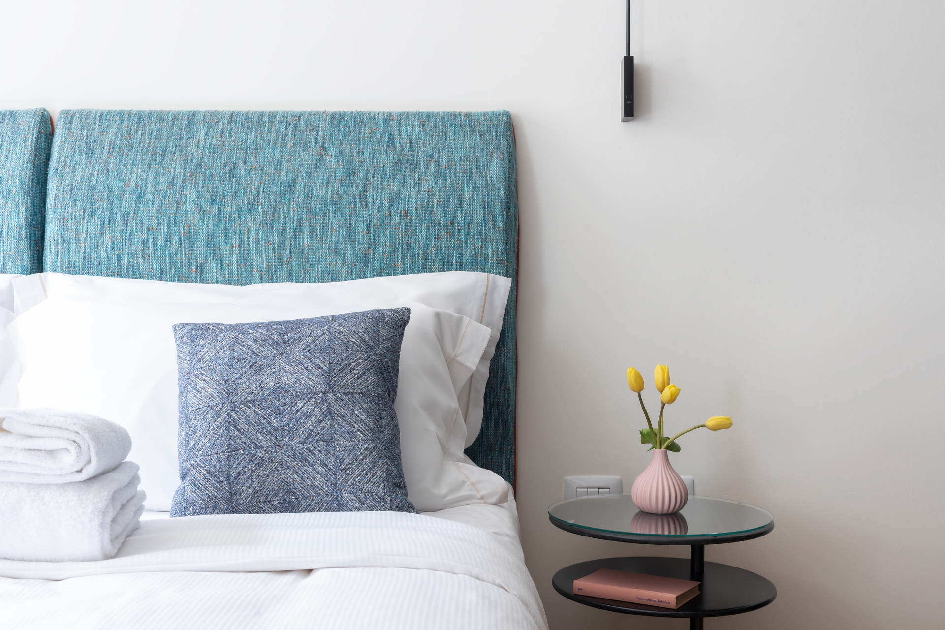 Luxury apartments with daily cleaning service near the subway in Milan Duomo