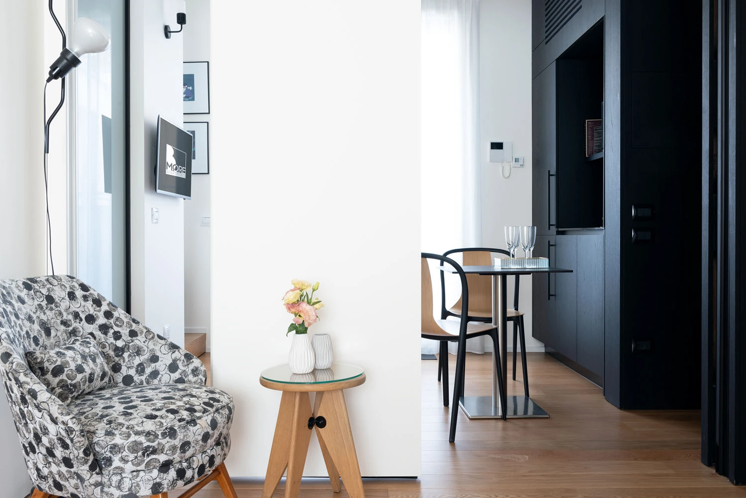5.BMORE Chair